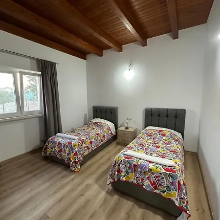 Vila Geni Лежа